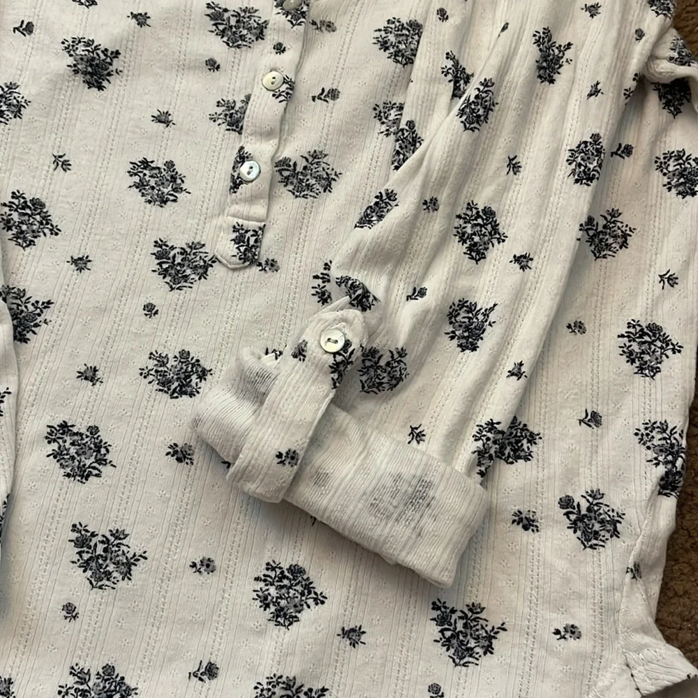 Lucky brand size small long sleeve shirt with adjustable sleeves to 3/4 - Picture 5 of 7